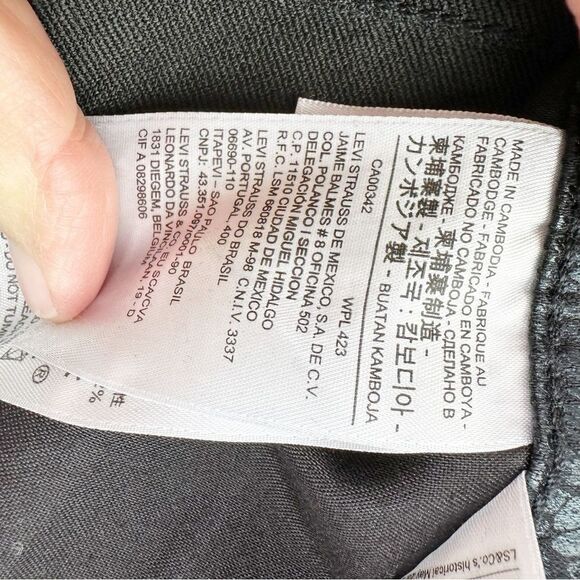 Levi's women's size 31 Mile High Rise Super Skinny Ankle Black Snake Print Jeans - Picture 11 of 16